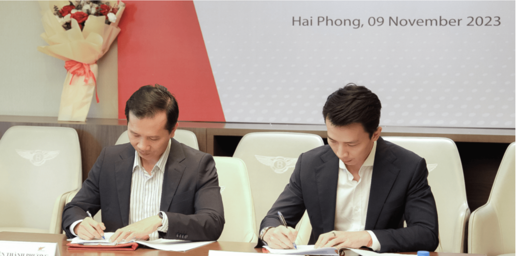 THE AGREEMENT SIGNED TO DEPLOY 700MWP ROOFTOP SOLAR POWER SYSTEM AT NAM DINH VU INDUSTRIAL PARK